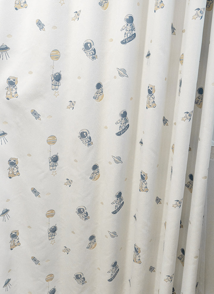 Dreamland Adventure Curtains：Whimsical Adventures for Little Ones' Rooms